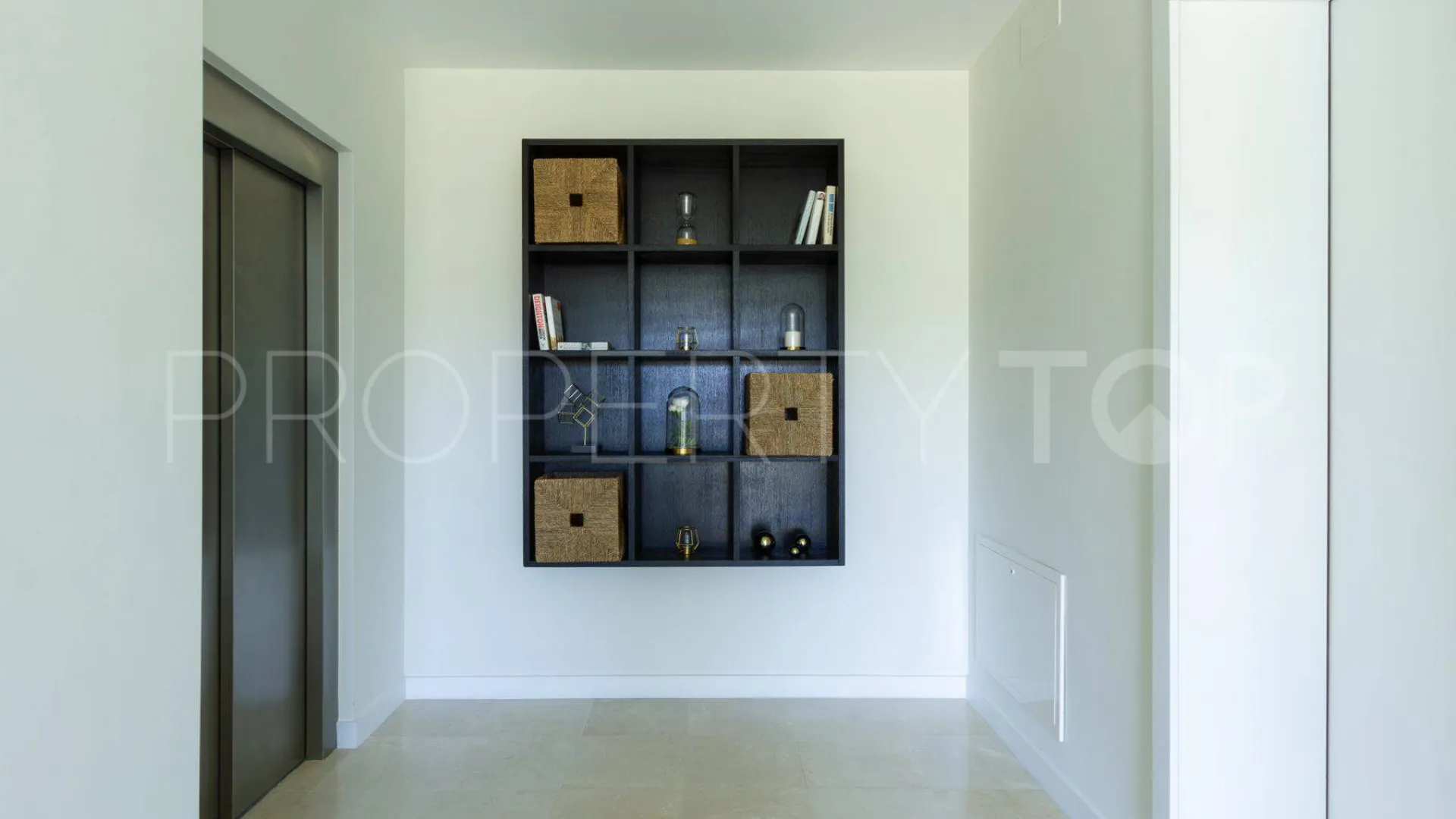 Buy villa with 5 bedrooms in La Zagaleta