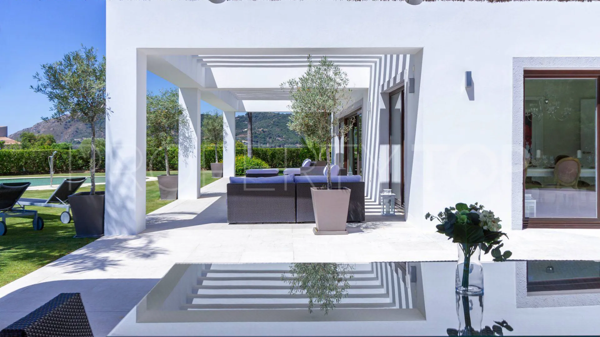 Buy villa with 5 bedrooms in La Zagaleta