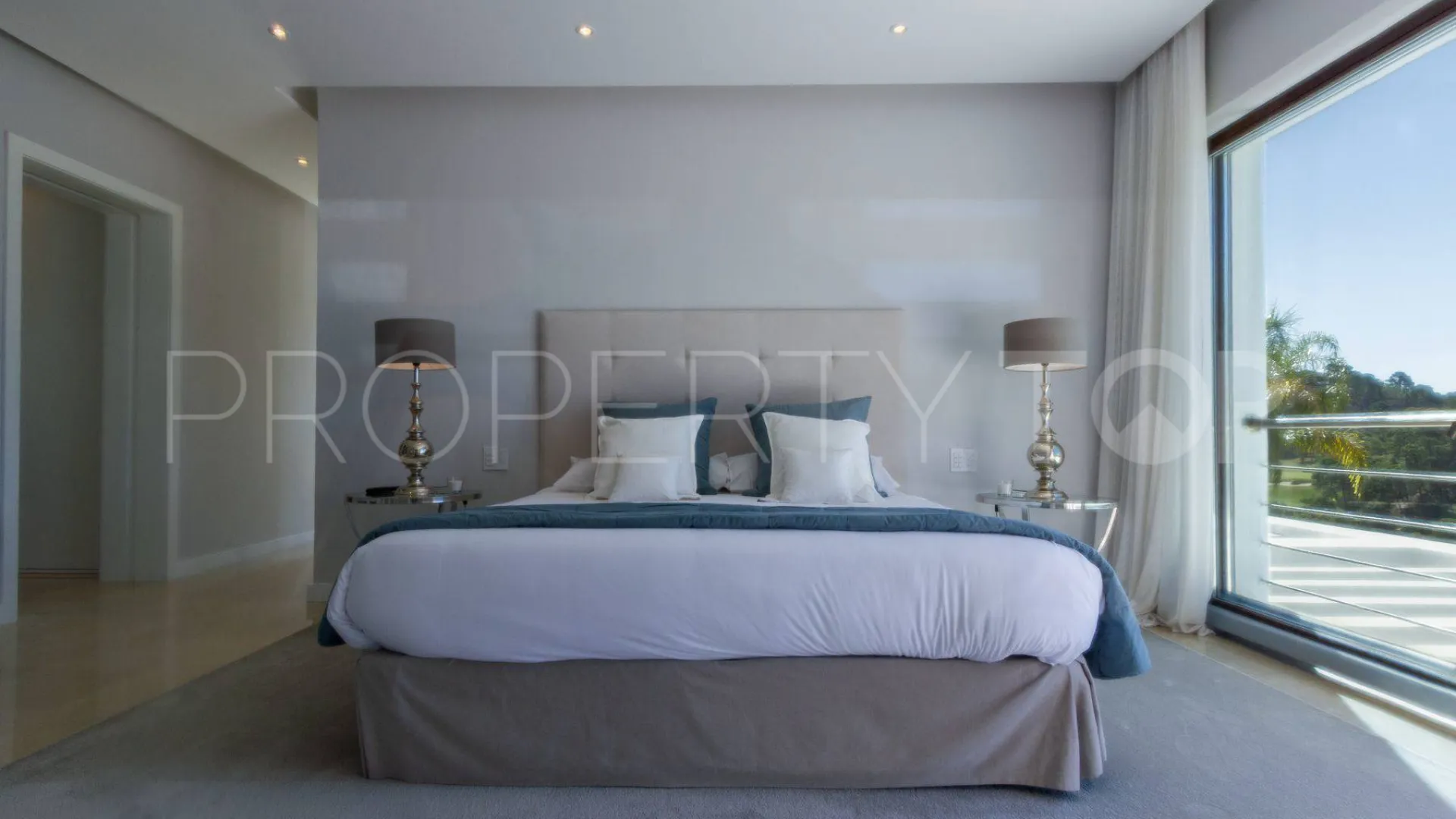 Buy villa with 5 bedrooms in La Zagaleta