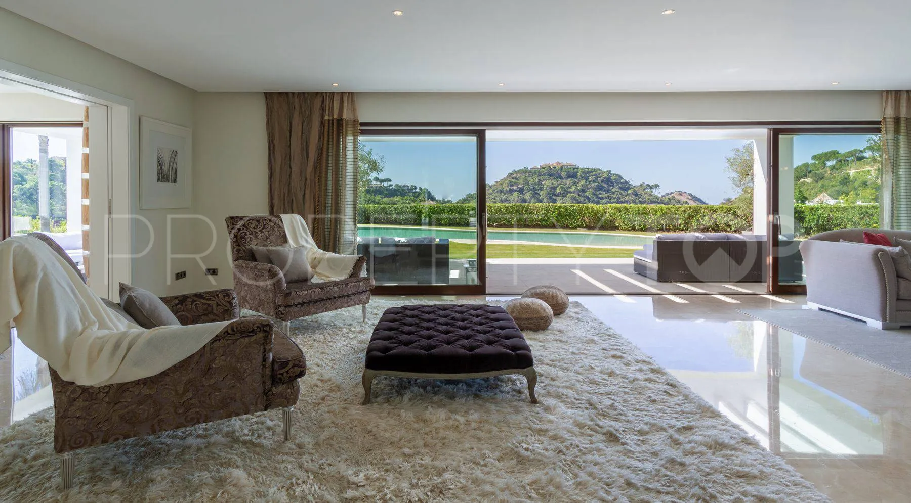 Buy villa with 5 bedrooms in La Zagaleta