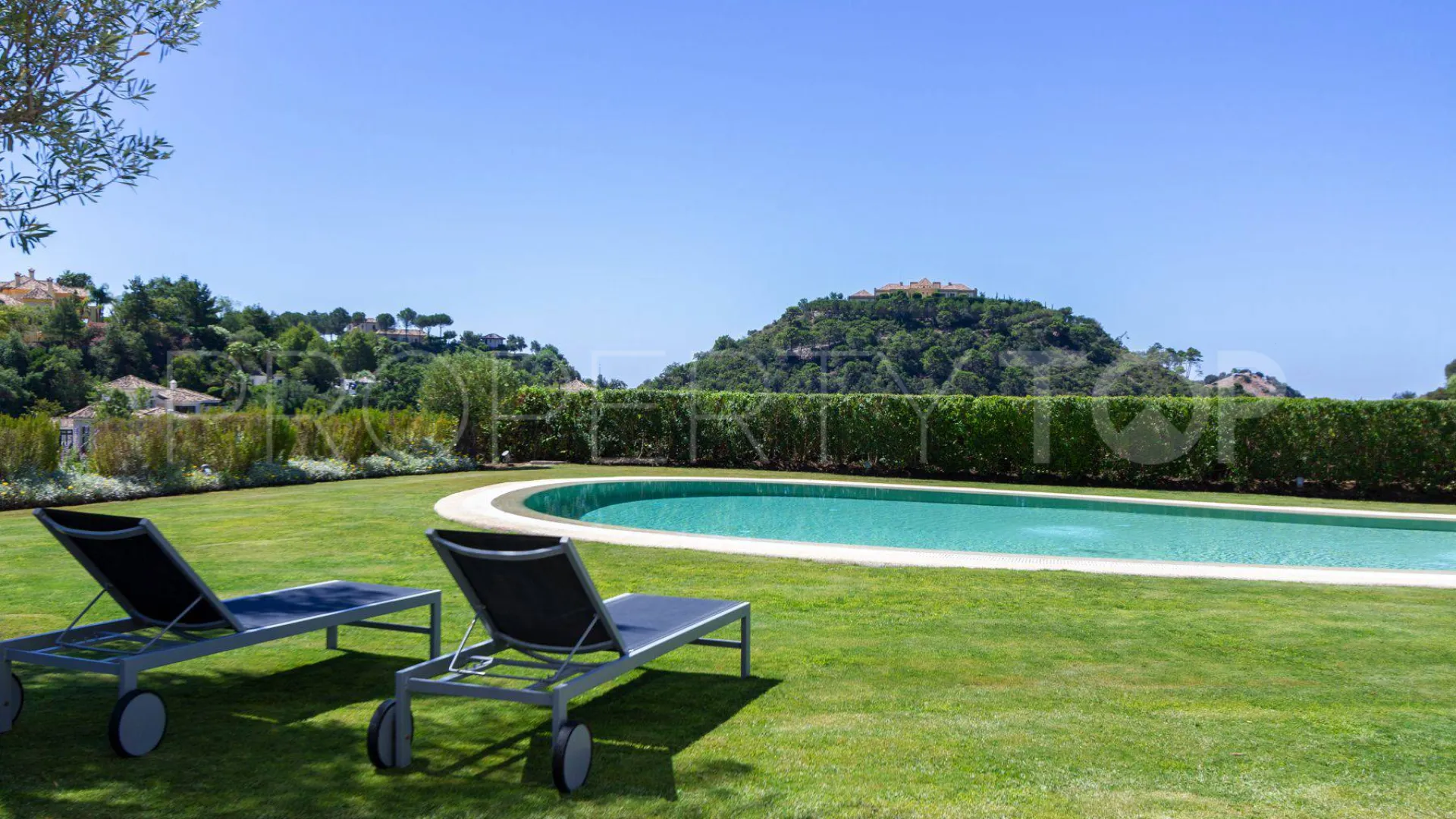 Buy villa with 5 bedrooms in La Zagaleta