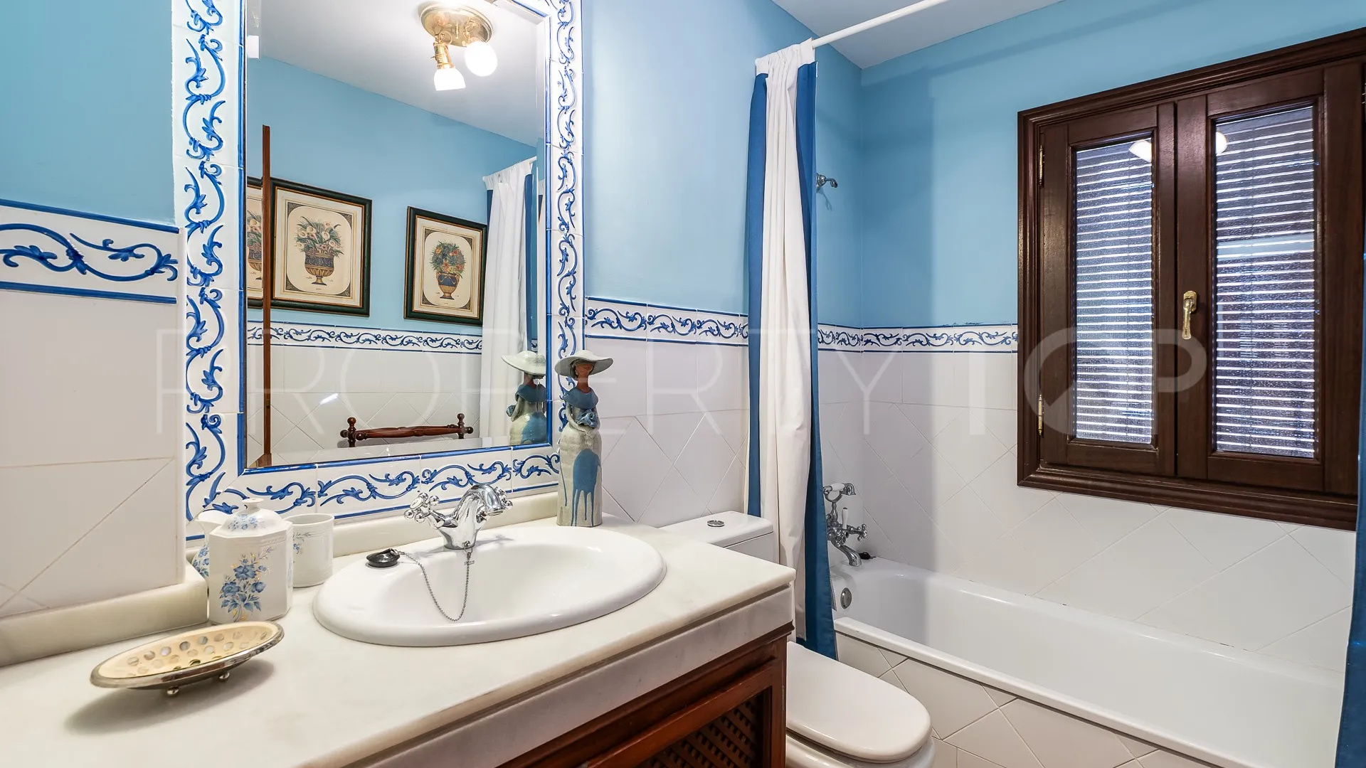 Se vende villa en Marbesa de 5 dormitorios