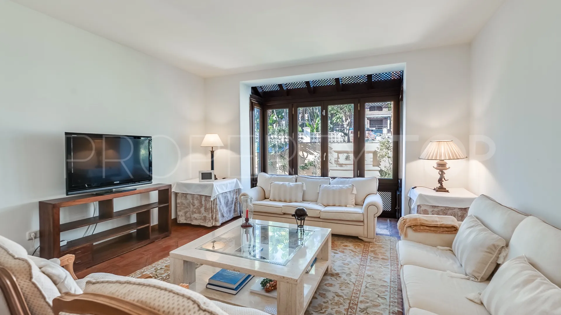 Se vende villa en Marbesa de 5 dormitorios