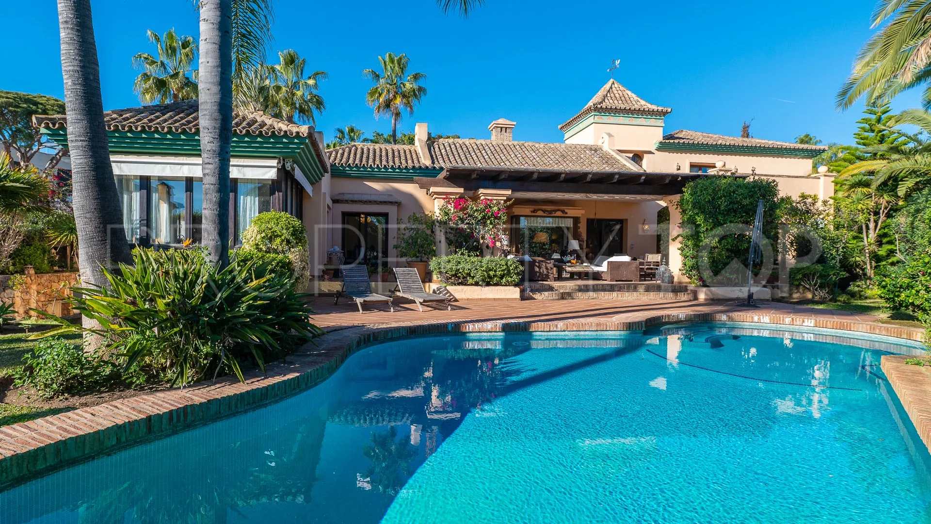 Se vende villa en Marbesa de 5 dormitorios