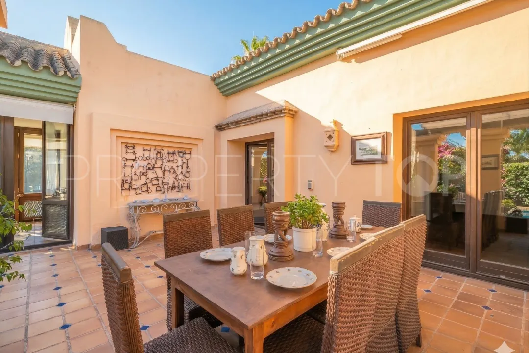 Se vende villa en Marbesa de 5 dormitorios