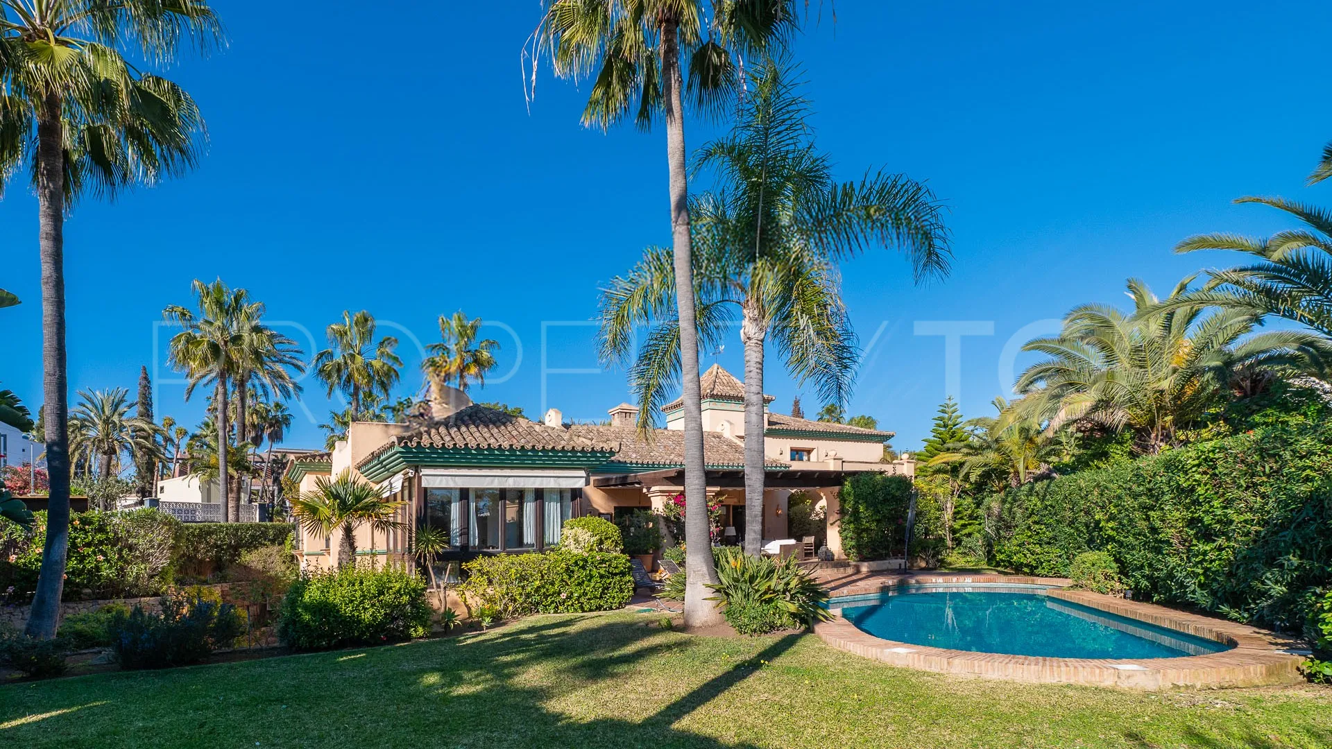Se vende villa en Marbesa de 5 dormitorios