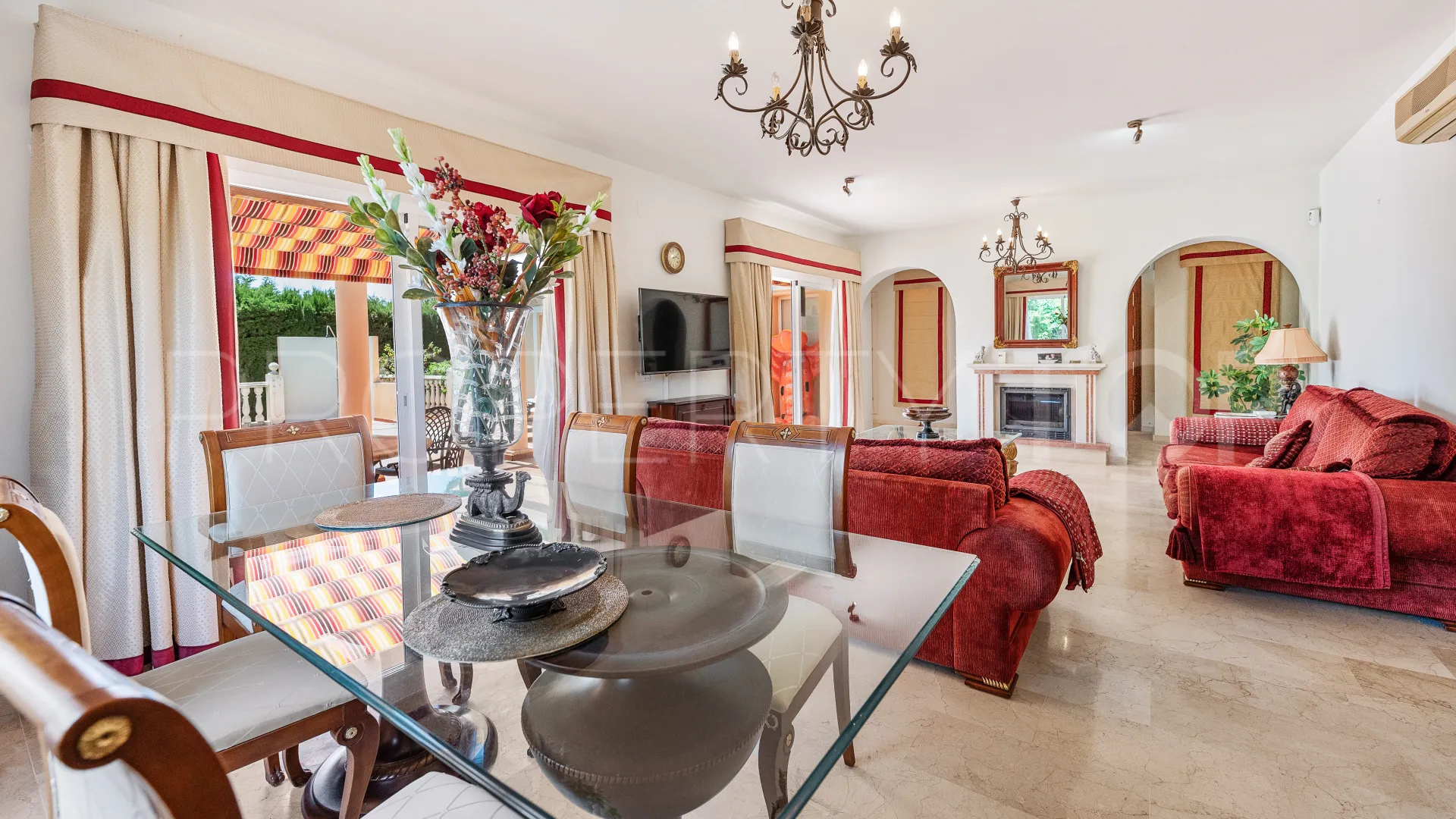 Buy villa in Elviria