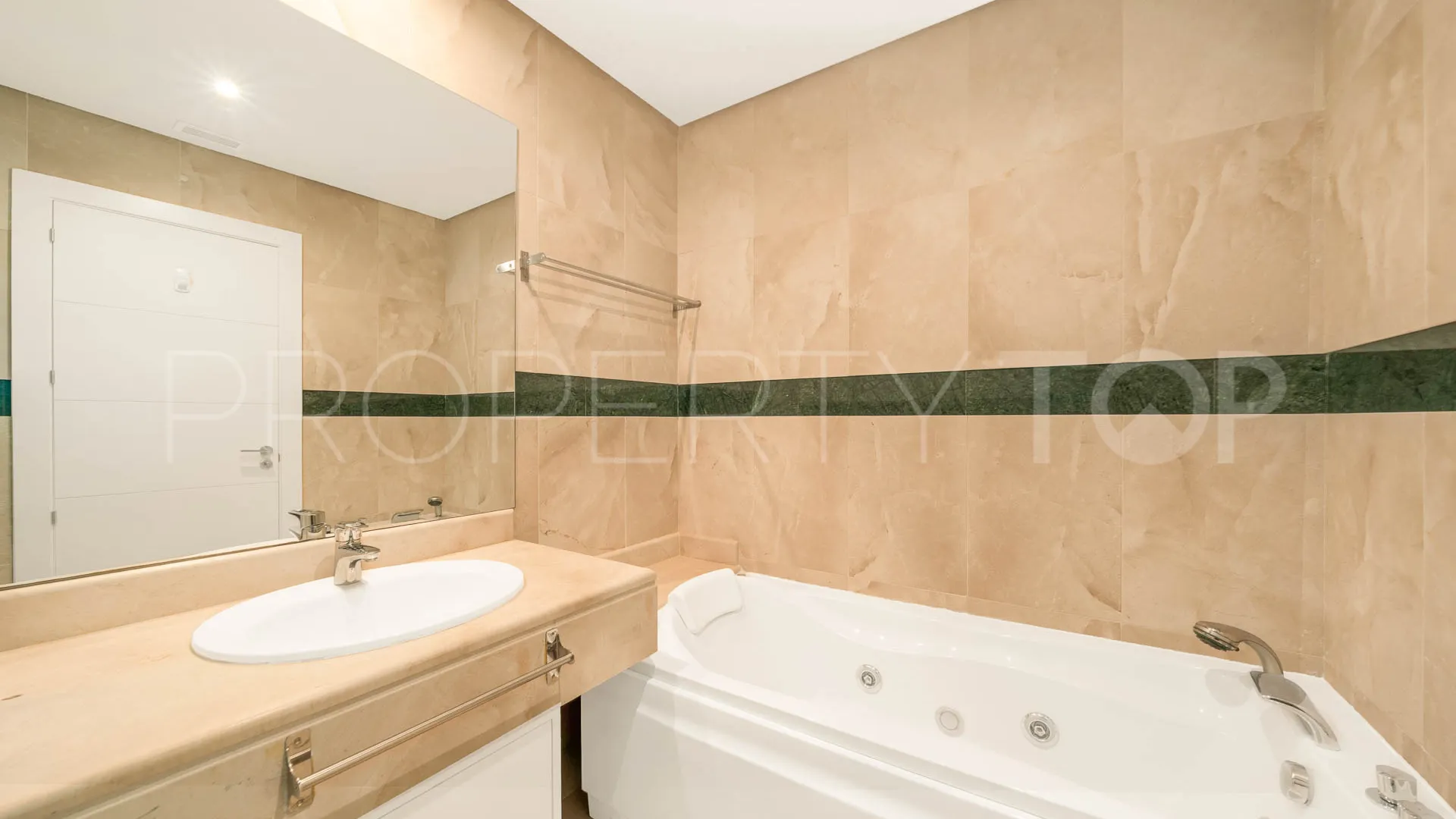 Buy Nueva Andalucia apartment with 2 bedrooms