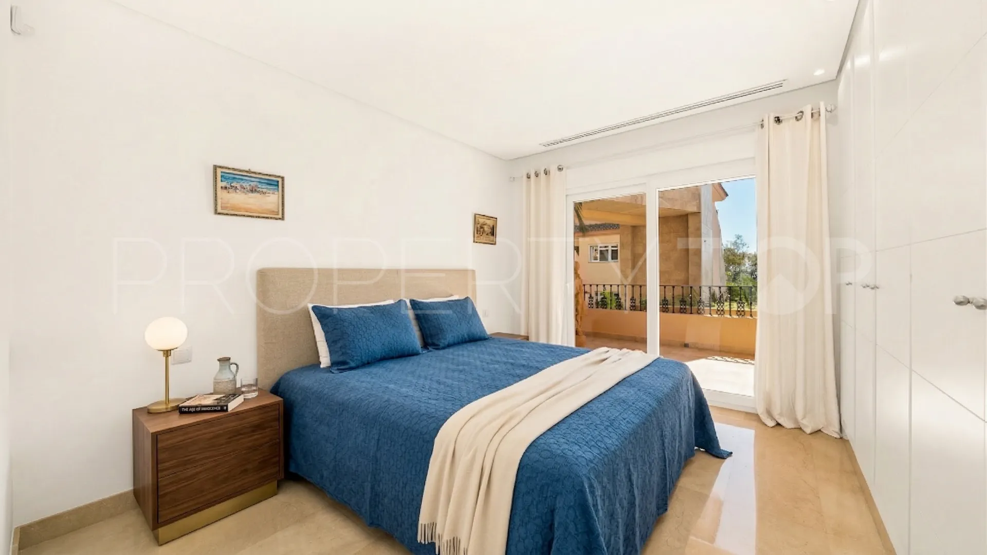 Buy Nueva Andalucia apartment with 2 bedrooms