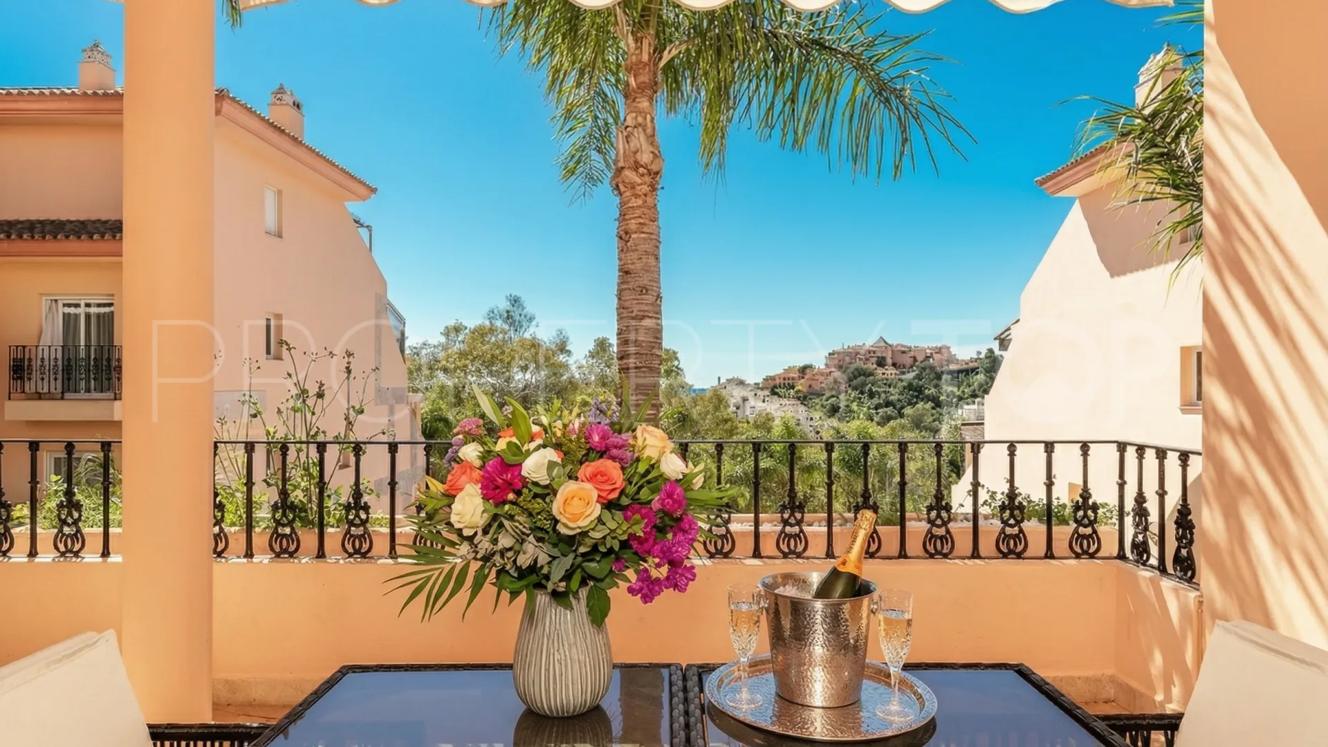 Buy Nueva Andalucia apartment with 2 bedrooms