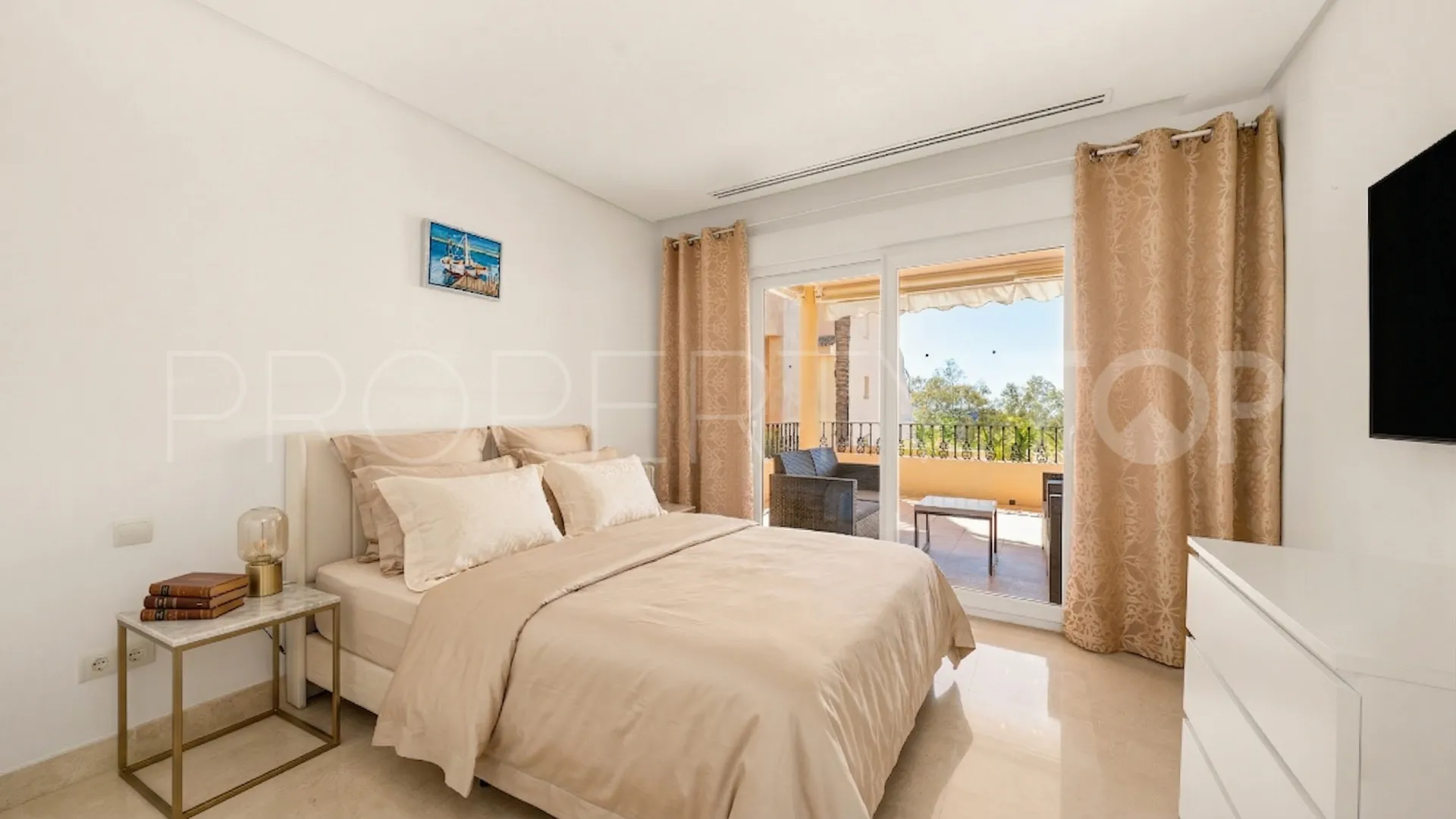 Buy Nueva Andalucia apartment with 2 bedrooms