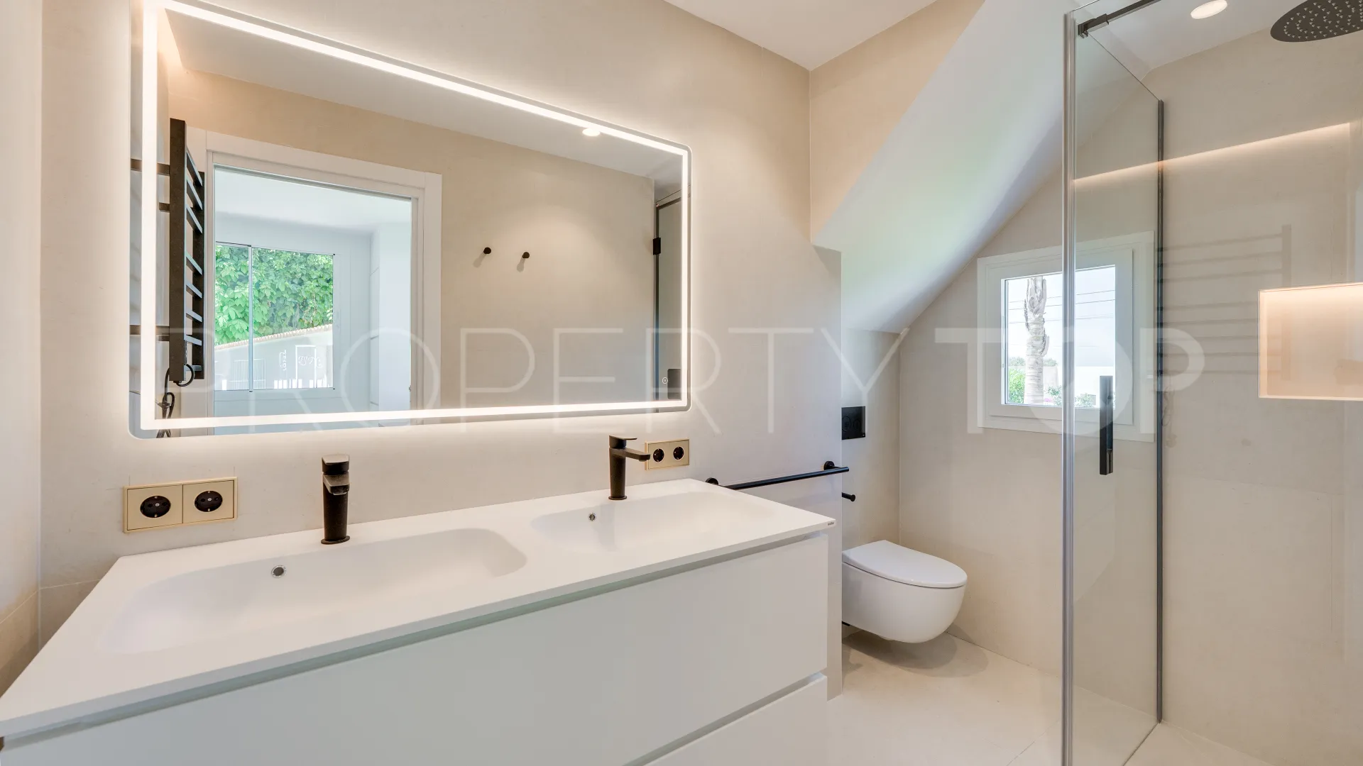 For sale villa in Elviria
