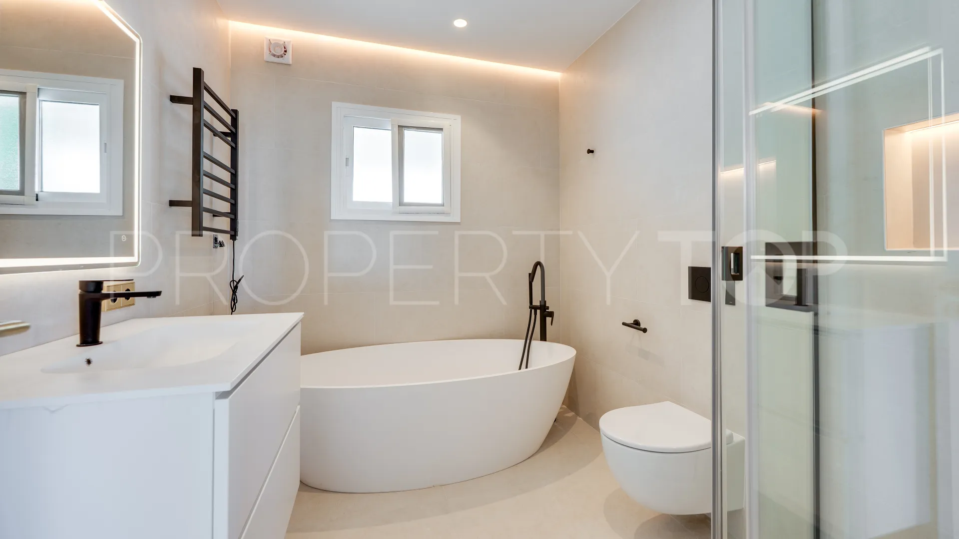 For sale villa in Elviria