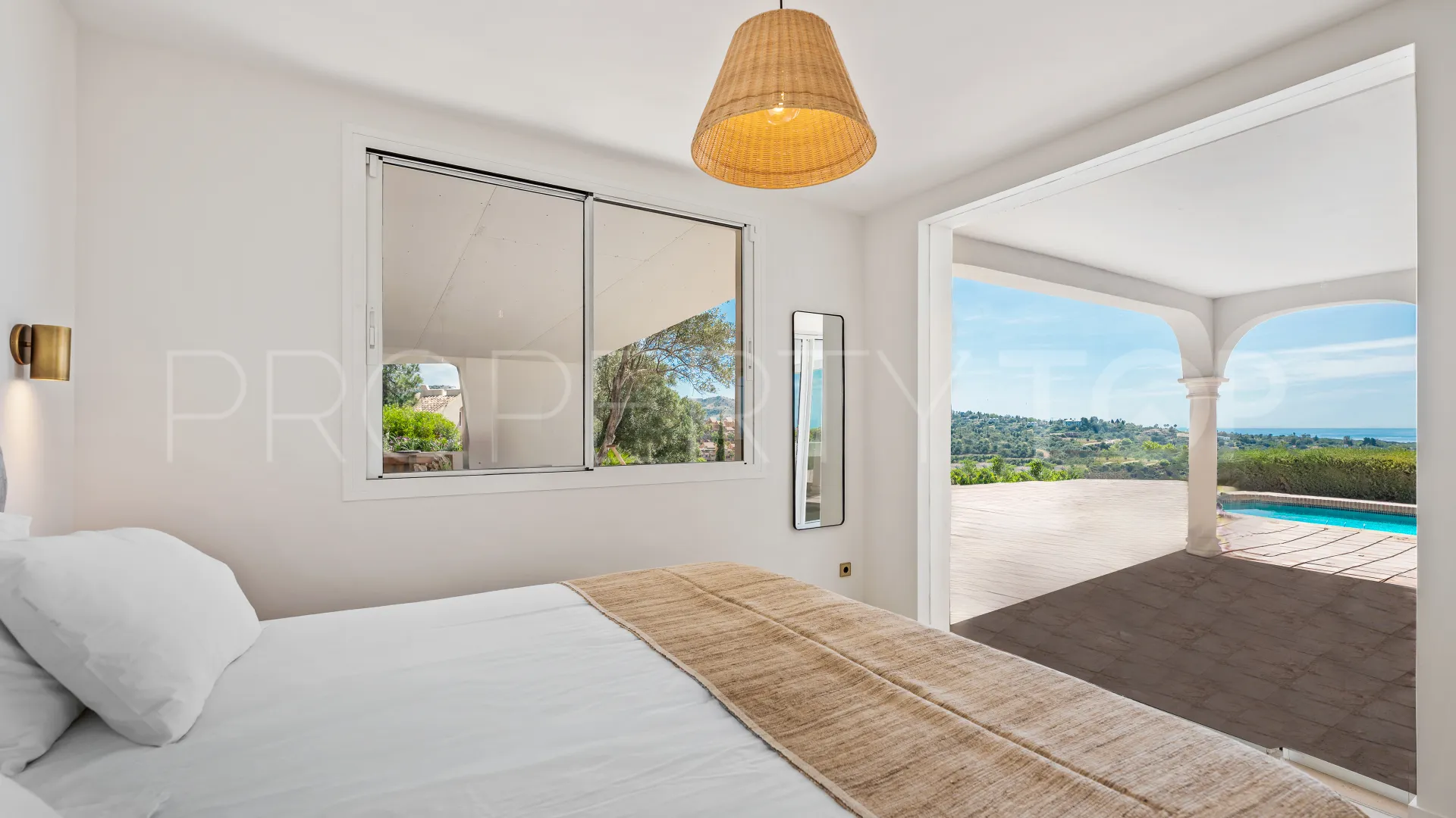 For sale villa in Elviria