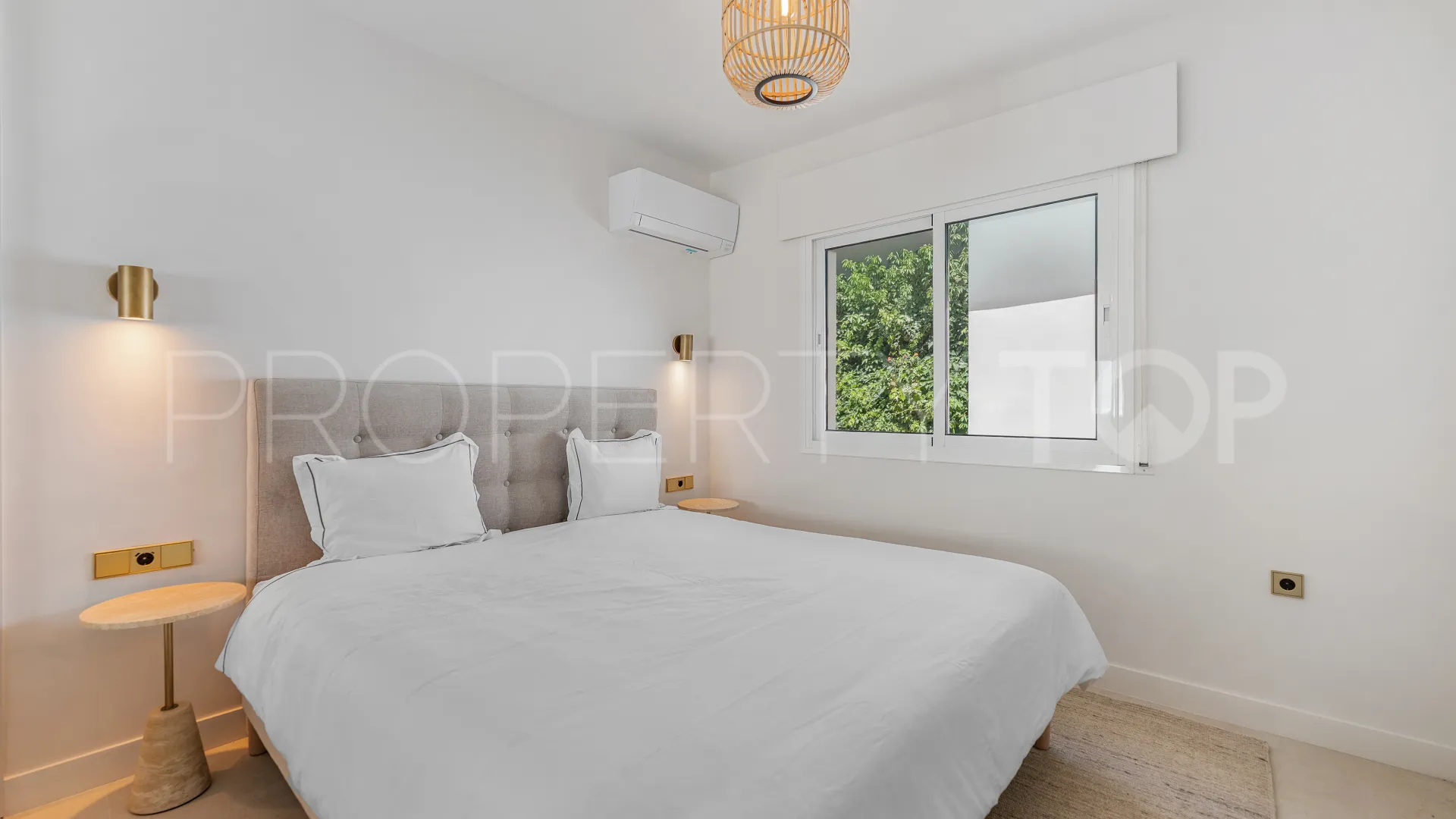 For sale villa in Elviria