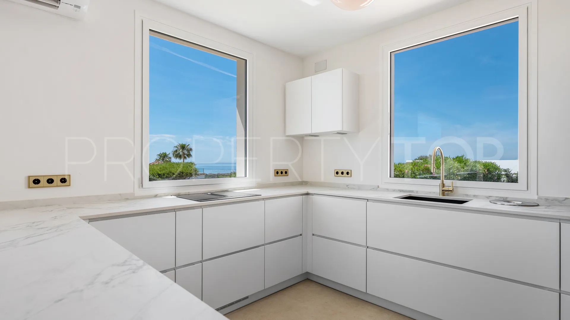 For sale villa in Elviria