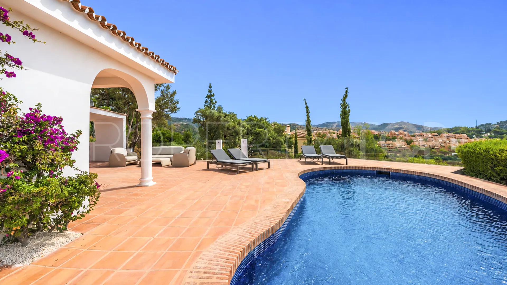 For sale villa in Elviria