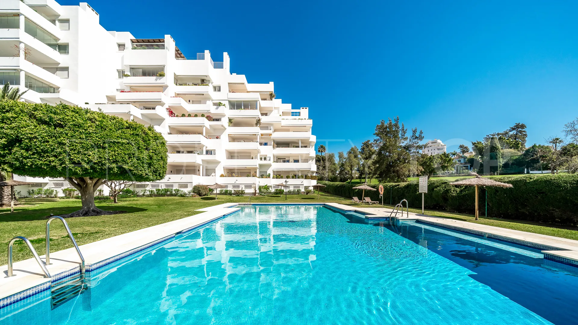 Apartamento en venta con 2 dormitorios en Guadalmina Alta
