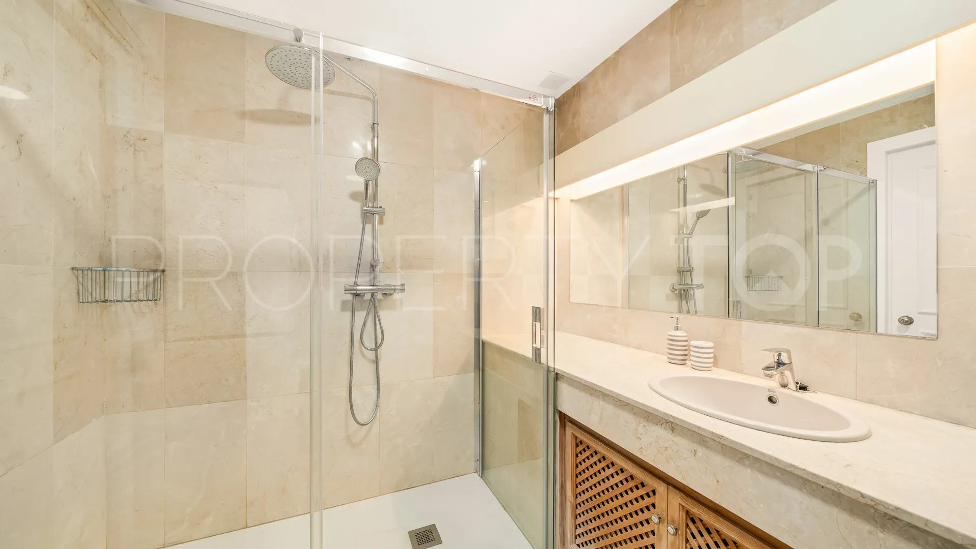 Apartamento en venta con 2 dormitorios en Guadalmina Alta