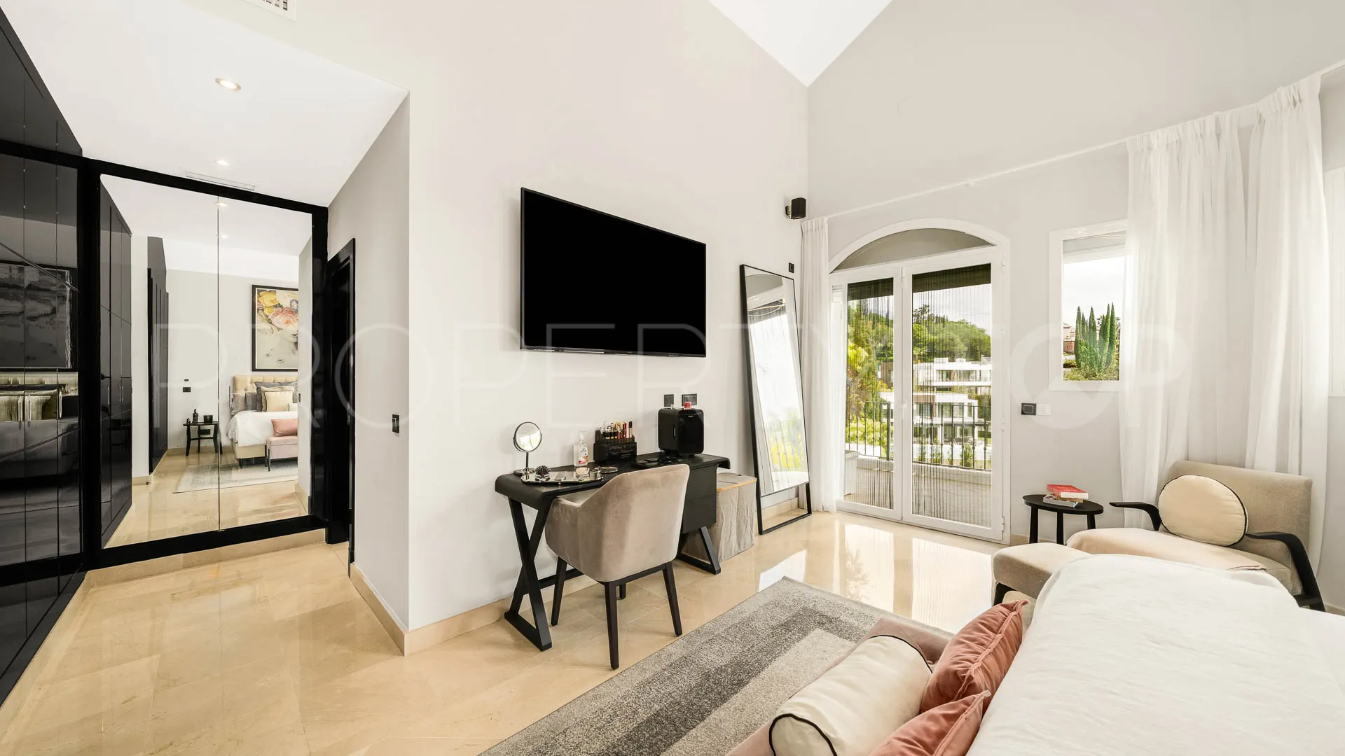Nueva Andalucia, villa de 5 dormitorios en venta