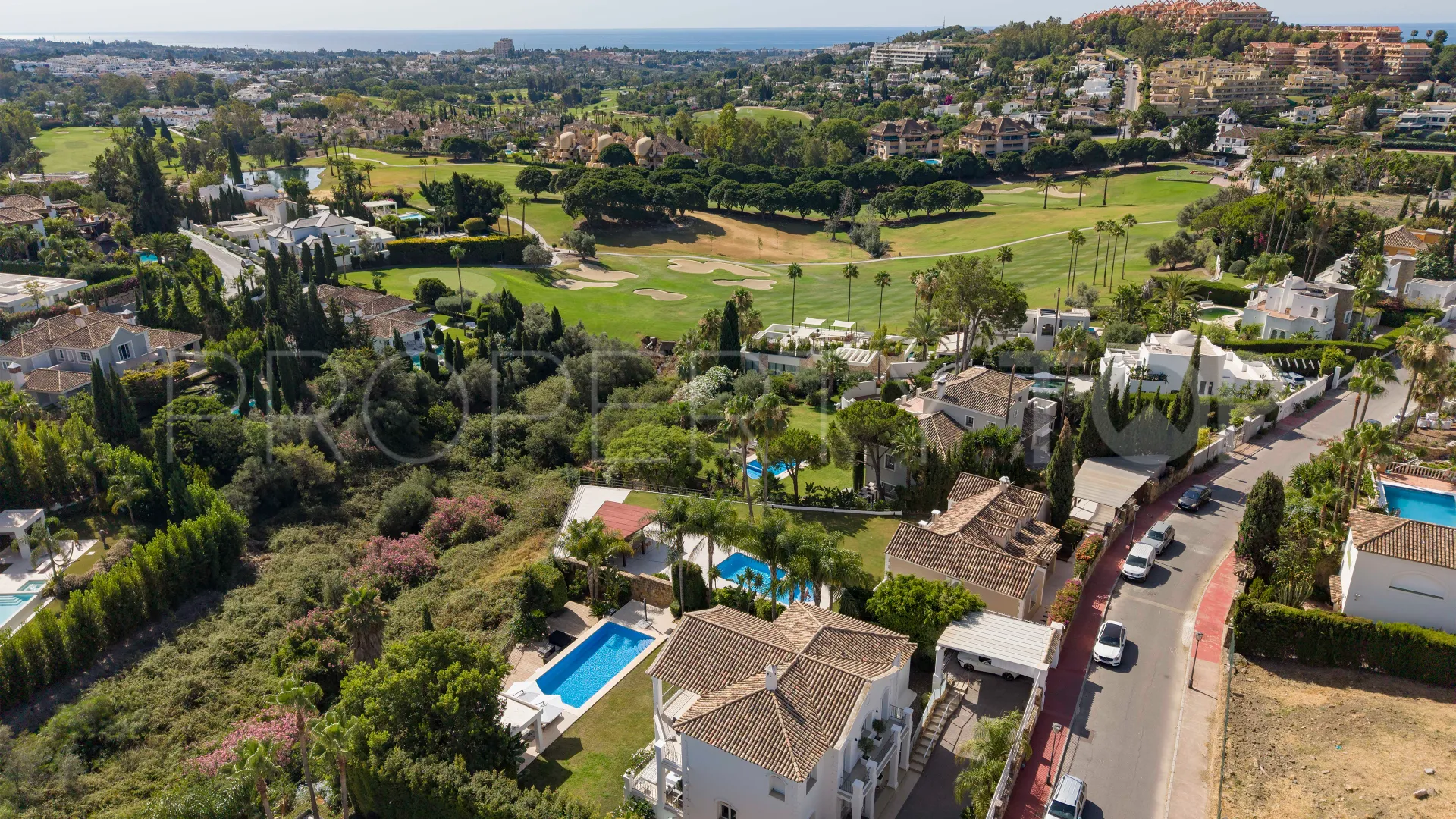 Nueva Andalucia, villa de 5 dormitorios en venta
