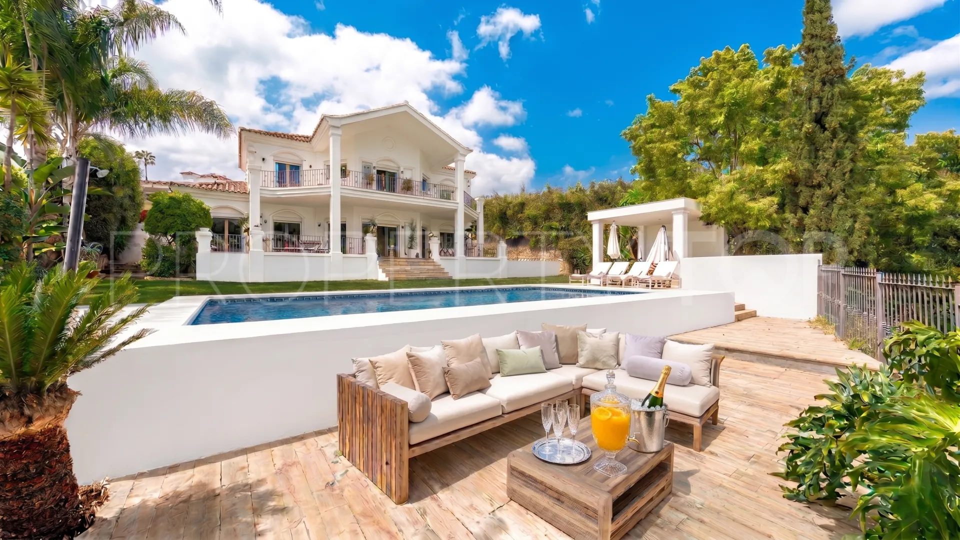 Nueva Andalucia, villa de 5 dormitorios en venta