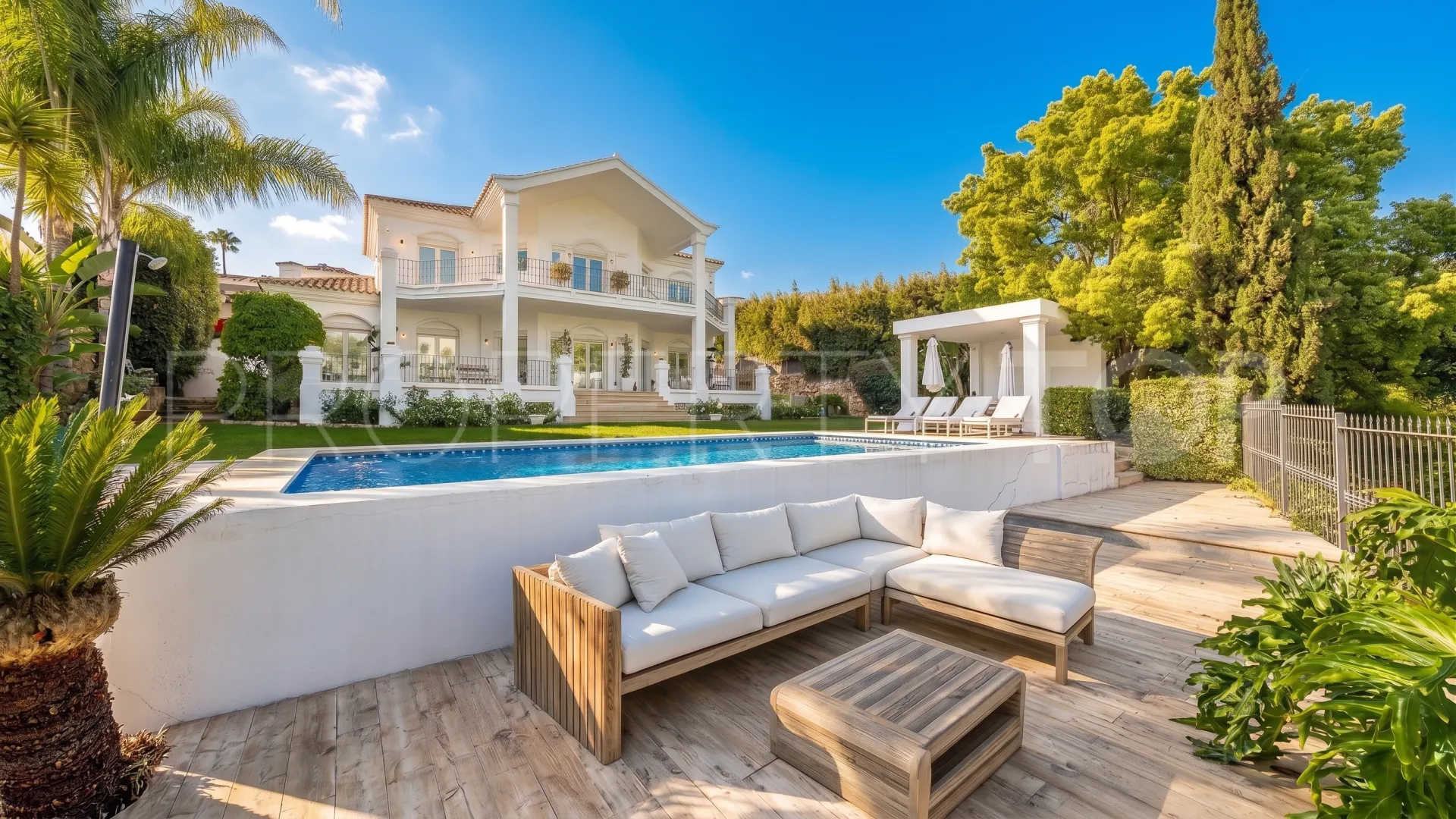 For sale villa in Los Naranjos Golf with 5 bedrooms