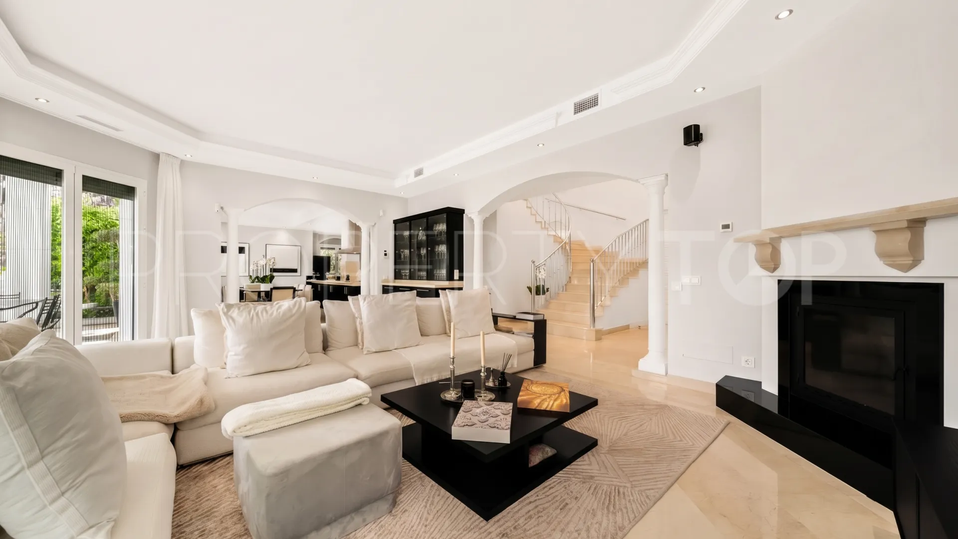 Nueva Andalucia, villa de 5 dormitorios en venta