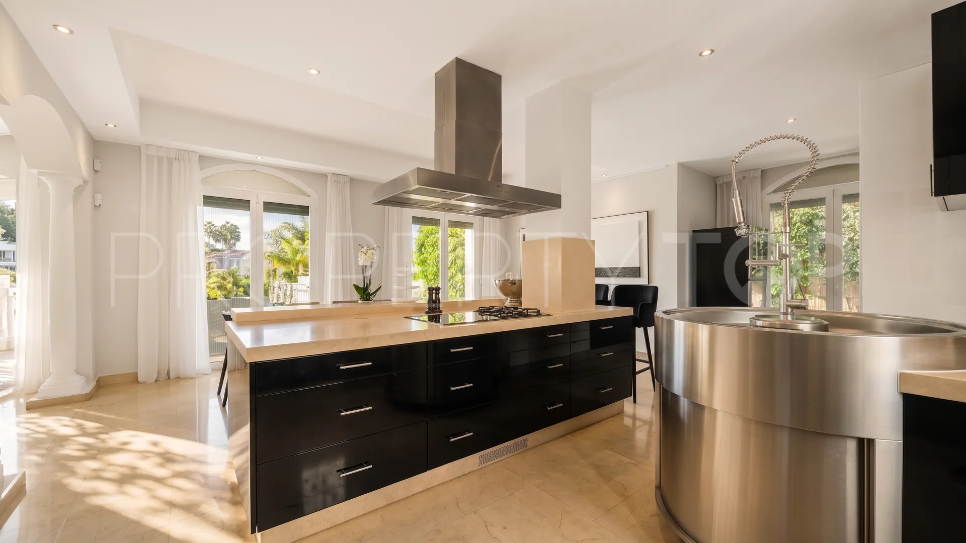 For sale villa in Los Naranjos Golf with 5 bedrooms
