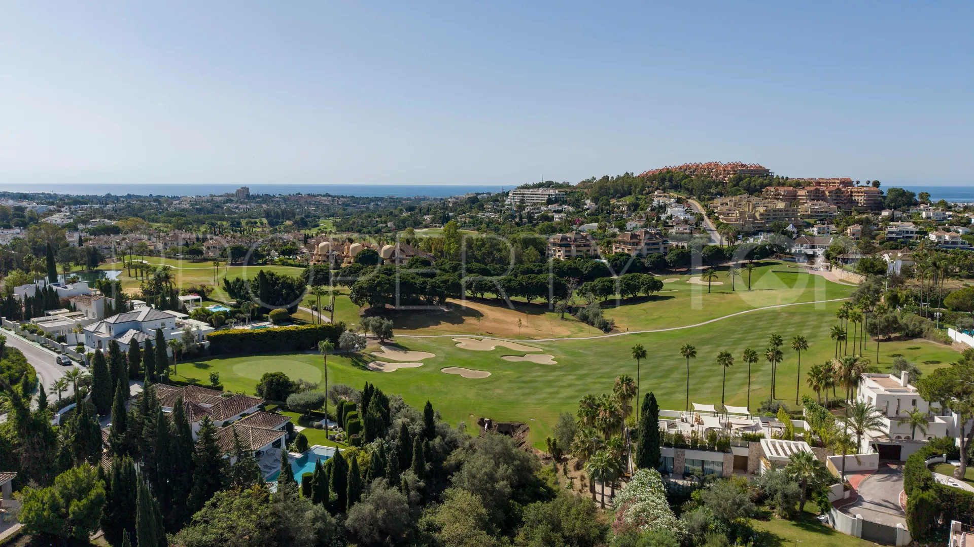 Nueva Andalucia, villa de 5 dormitorios en venta