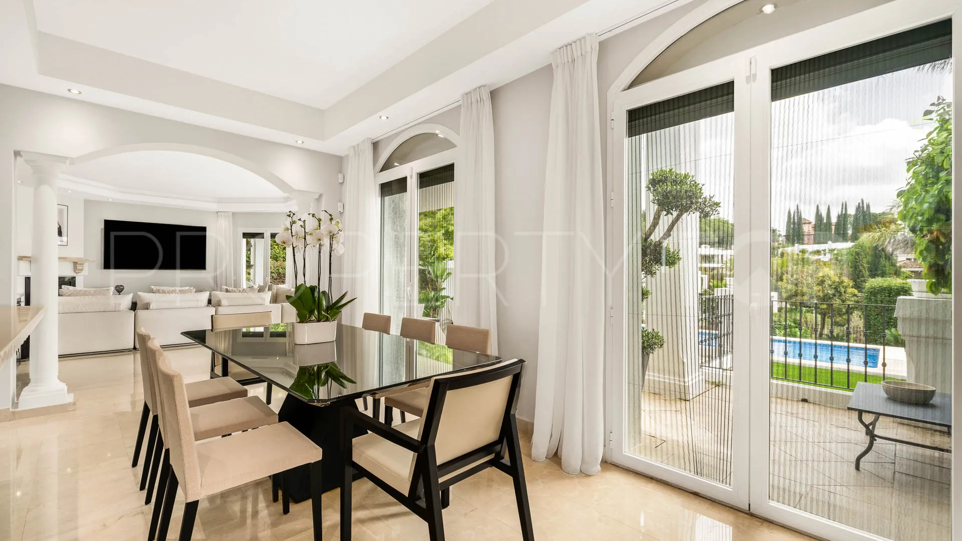Nueva Andalucia, villa de 5 dormitorios en venta