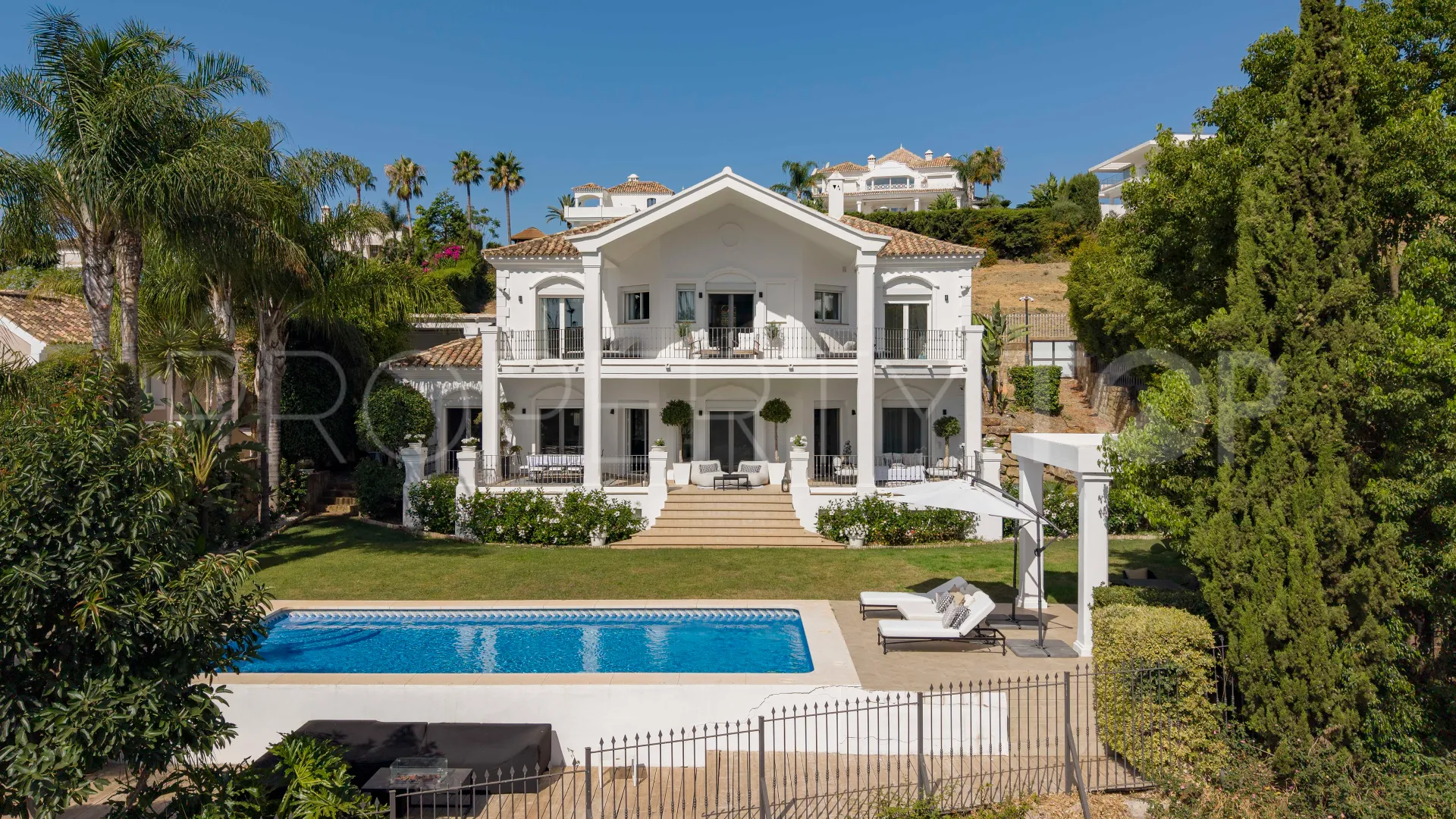 Nueva Andalucia, villa de 5 dormitorios en venta