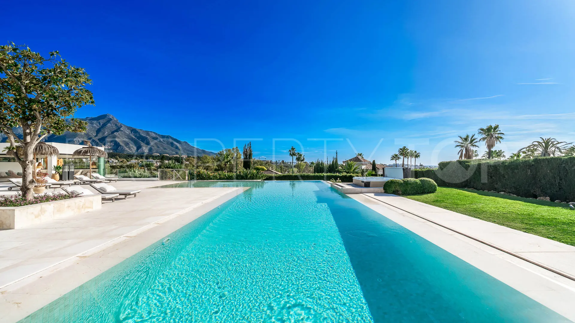 For sale La Cerquilla villa with 7 bedrooms