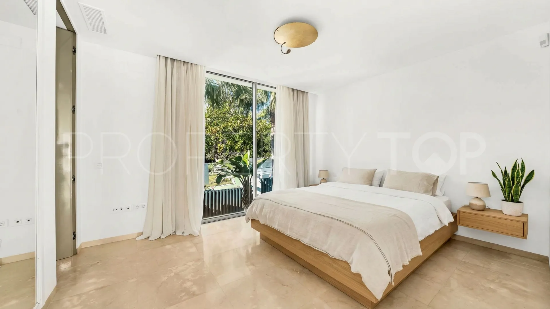 For sale La Cerquilla villa with 7 bedrooms