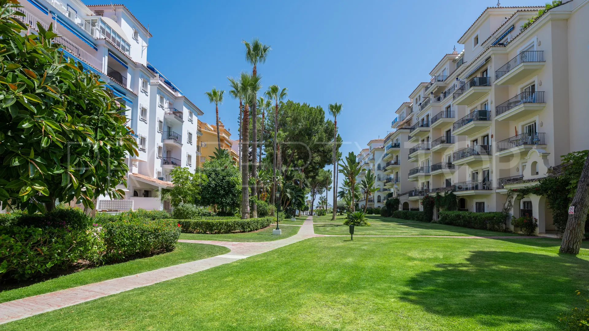 For sale apartment with 2 bedrooms in Marbella - Puerto Banus