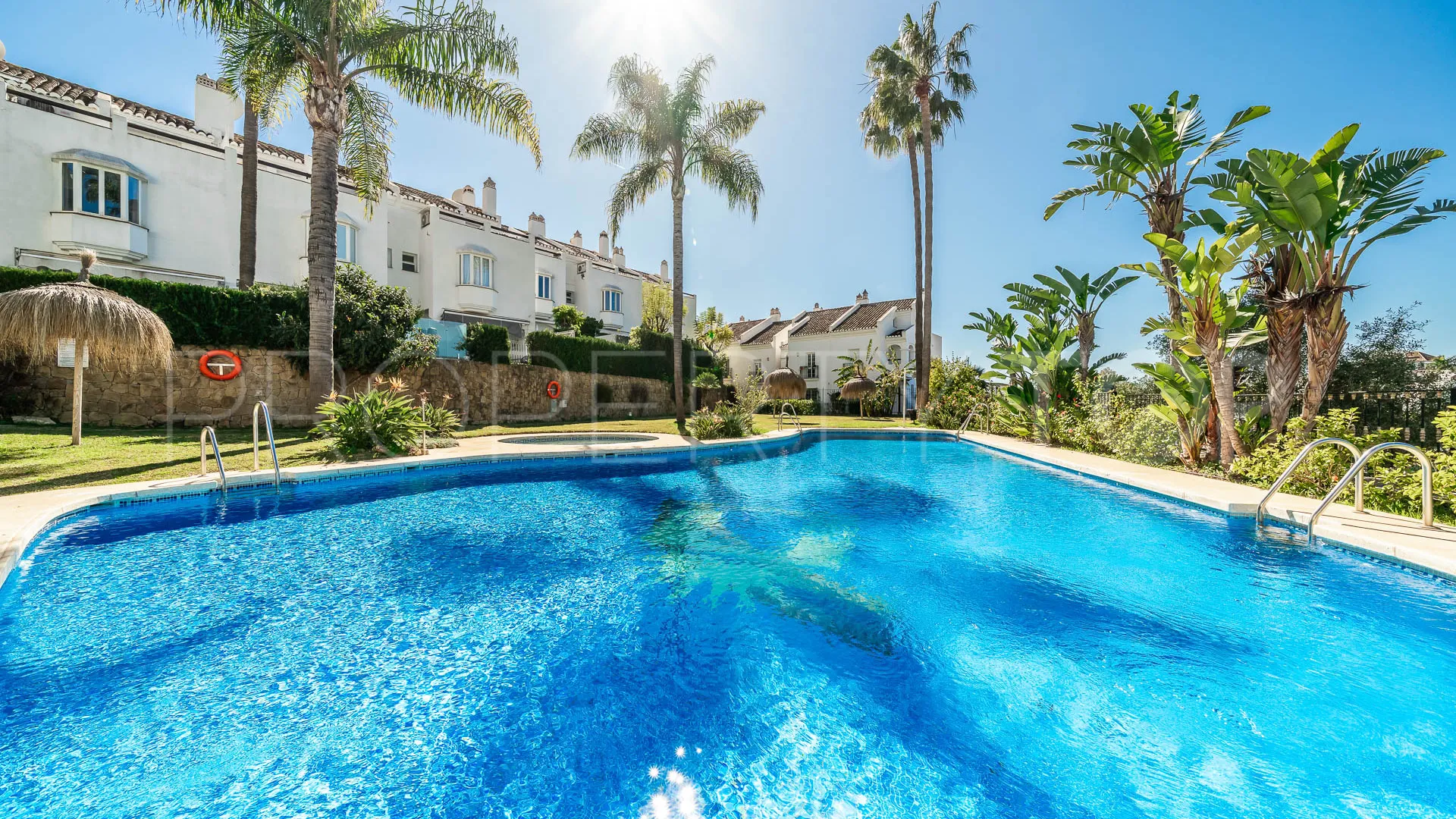 Town house for sale in Golden Mile