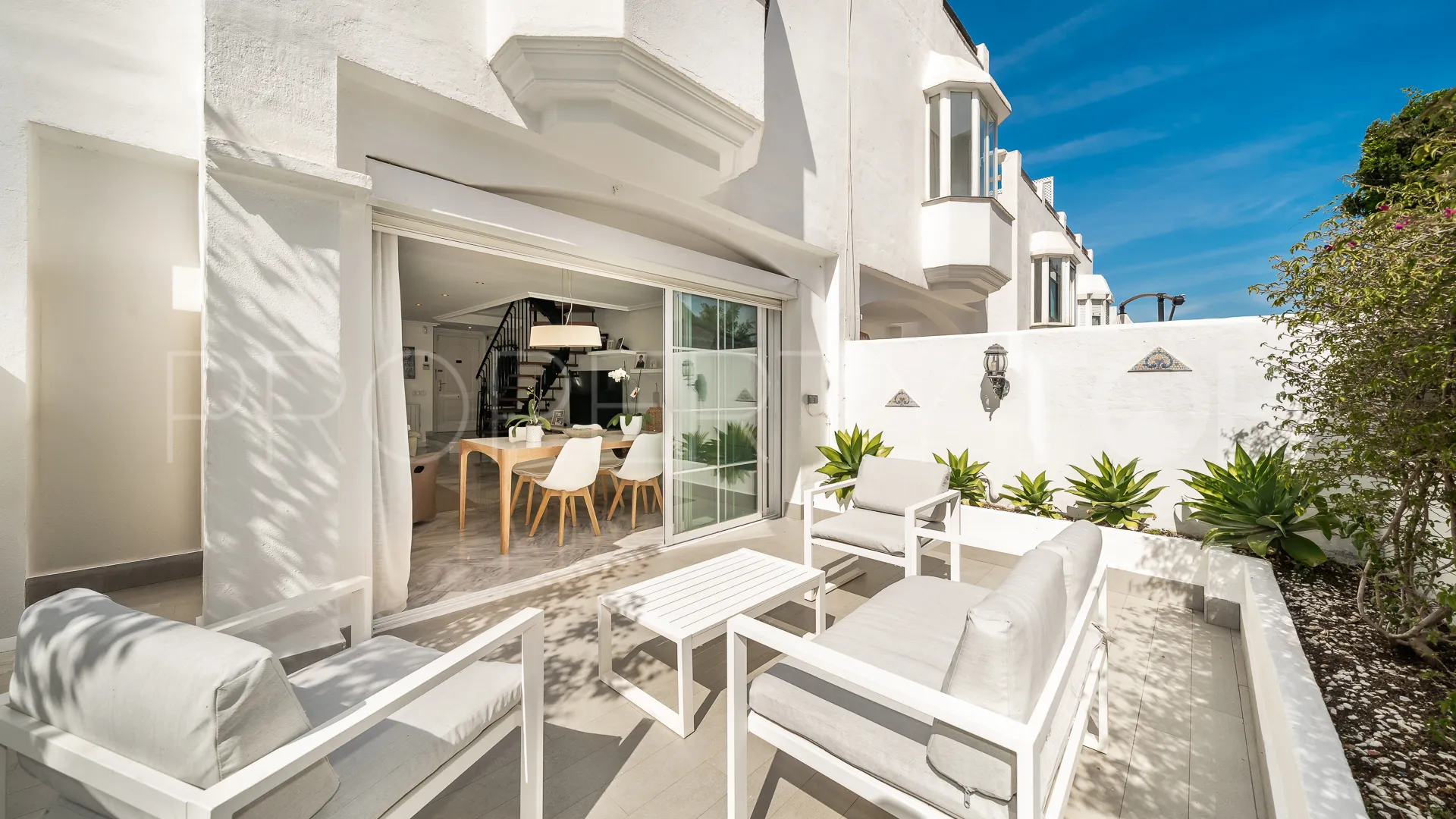 Town house for sale in Golden Mile