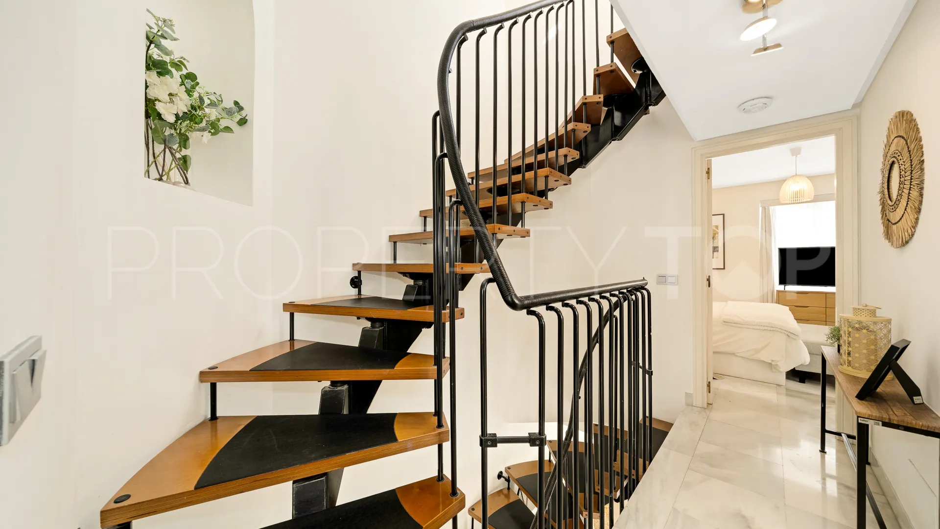 Town house for sale in Golden Mile
