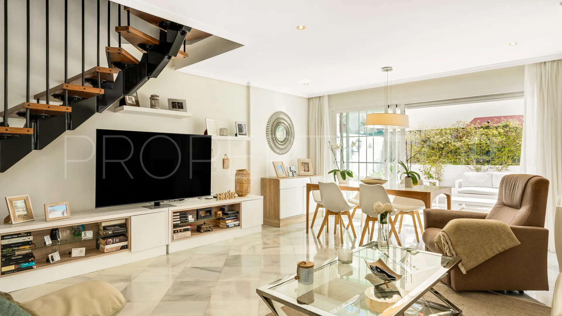 Town house for sale in Golden Mile