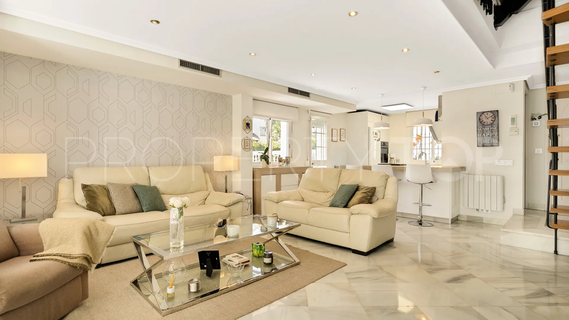 Town house for sale in Golden Mile