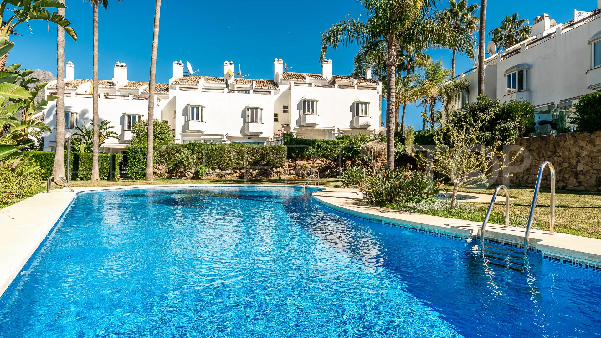 Town house for sale in Golden Mile