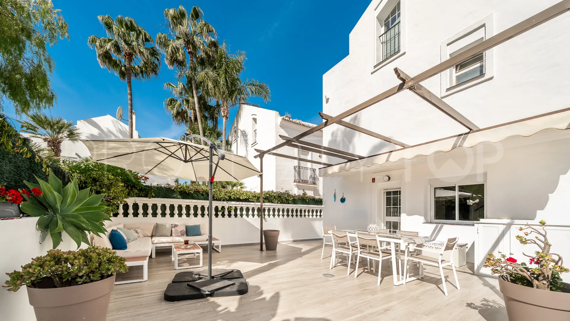 Town house for sale in Golden Mile
