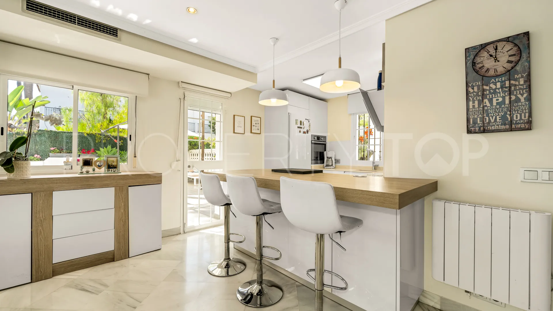 Town house for sale in Golden Mile