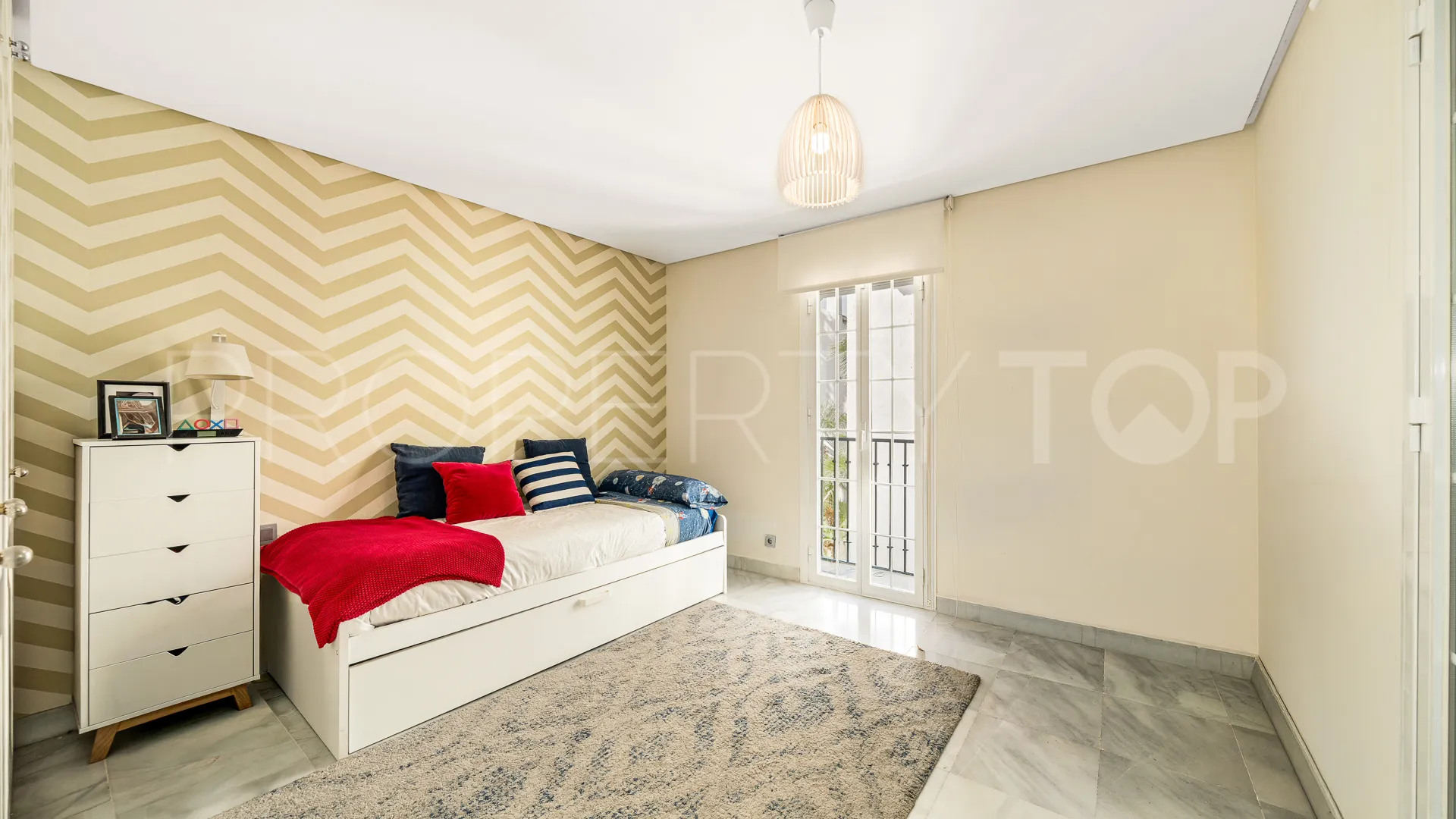 Town house for sale in Golden Mile