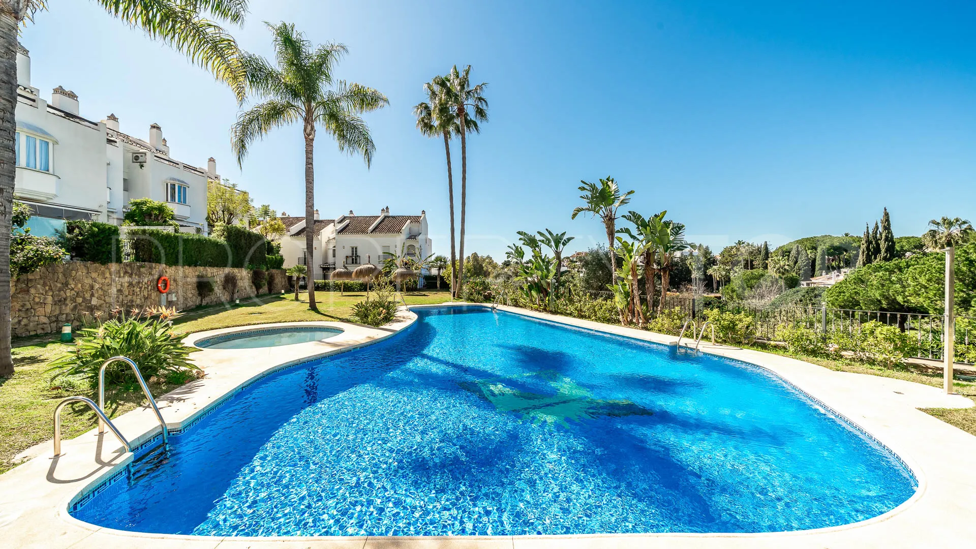 Town house for sale in Golden Mile