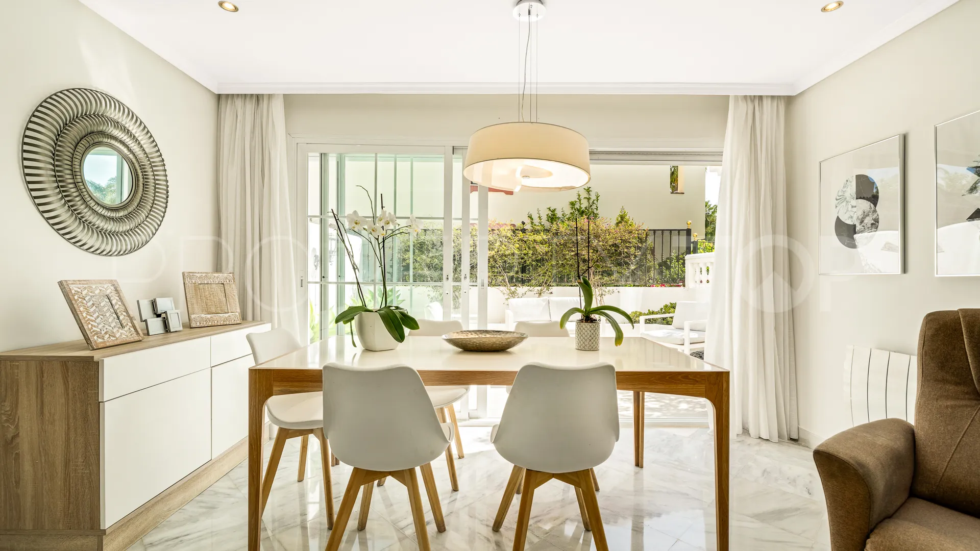 Town house for sale in Golden Mile