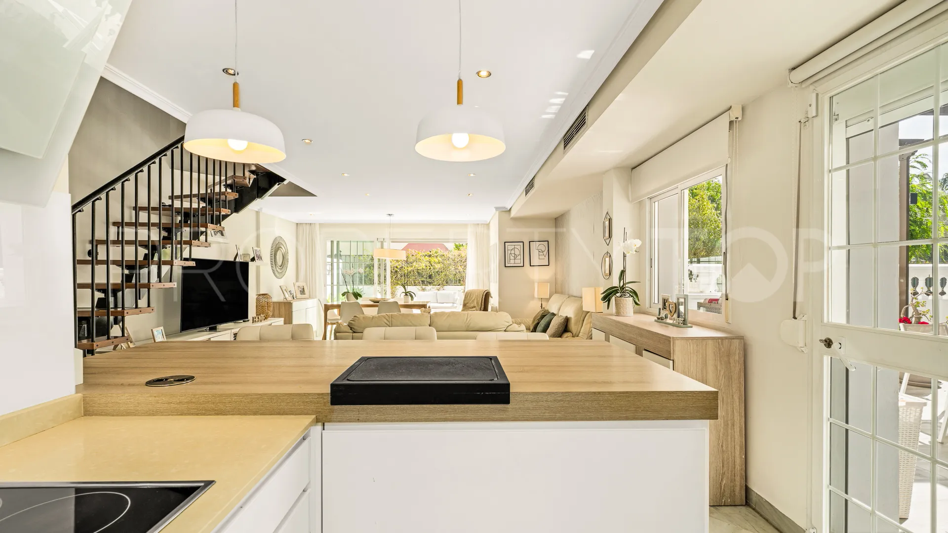 Town house for sale in Golden Mile