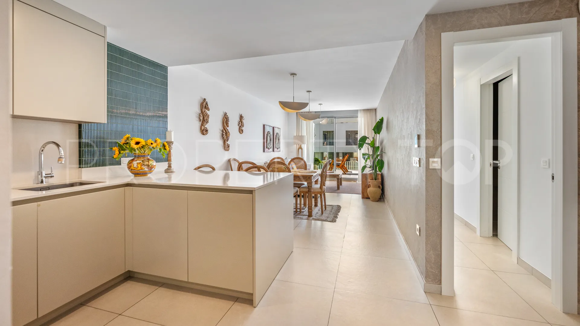 For sale apartment with 2 bedrooms in Elviria