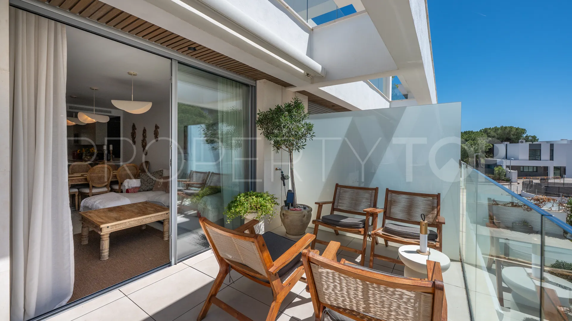 For sale apartment with 2 bedrooms in Elviria