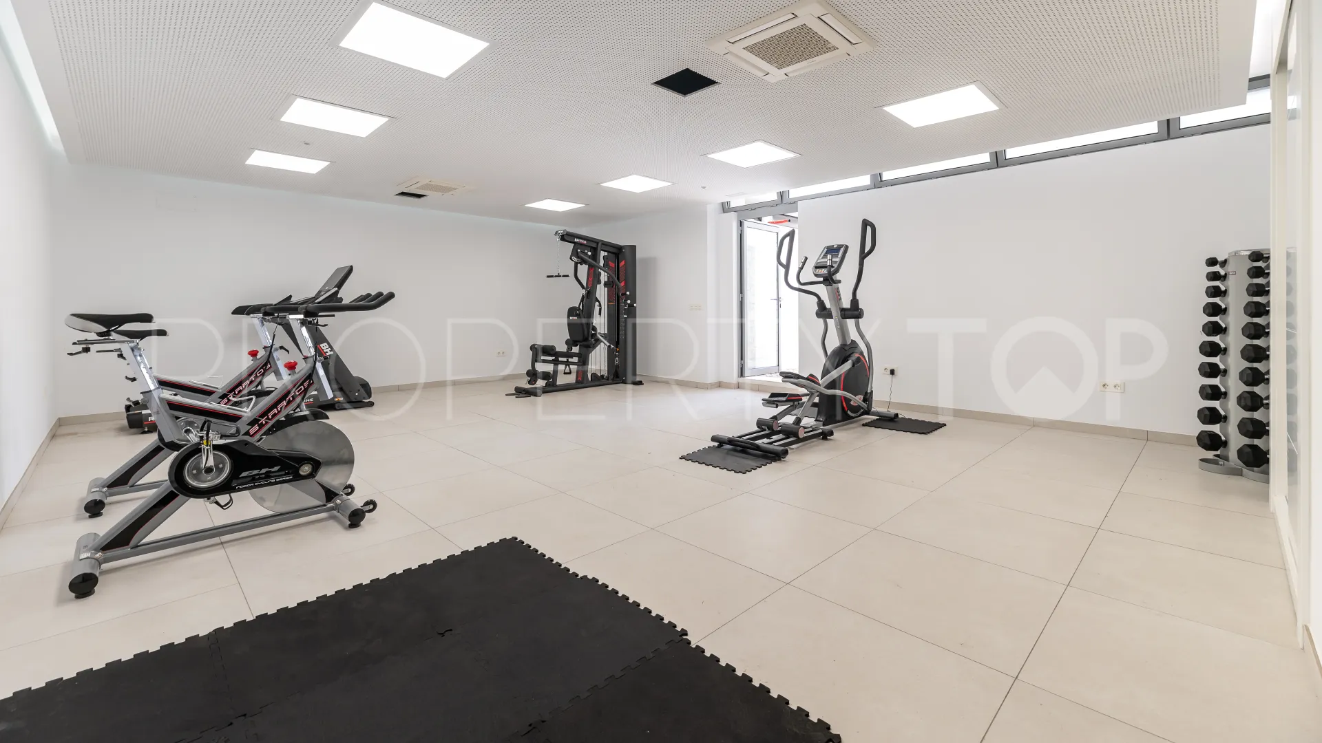 For sale apartment with 2 bedrooms in Elviria